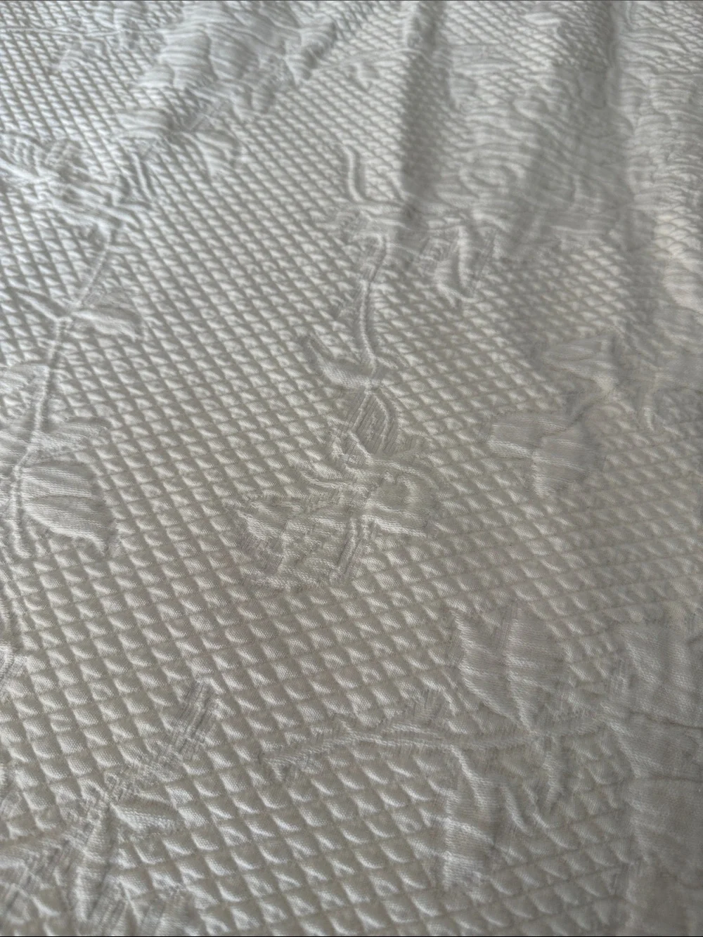 The Company Store White Quilted Bedspread Scalloped Edge coverlet Queen